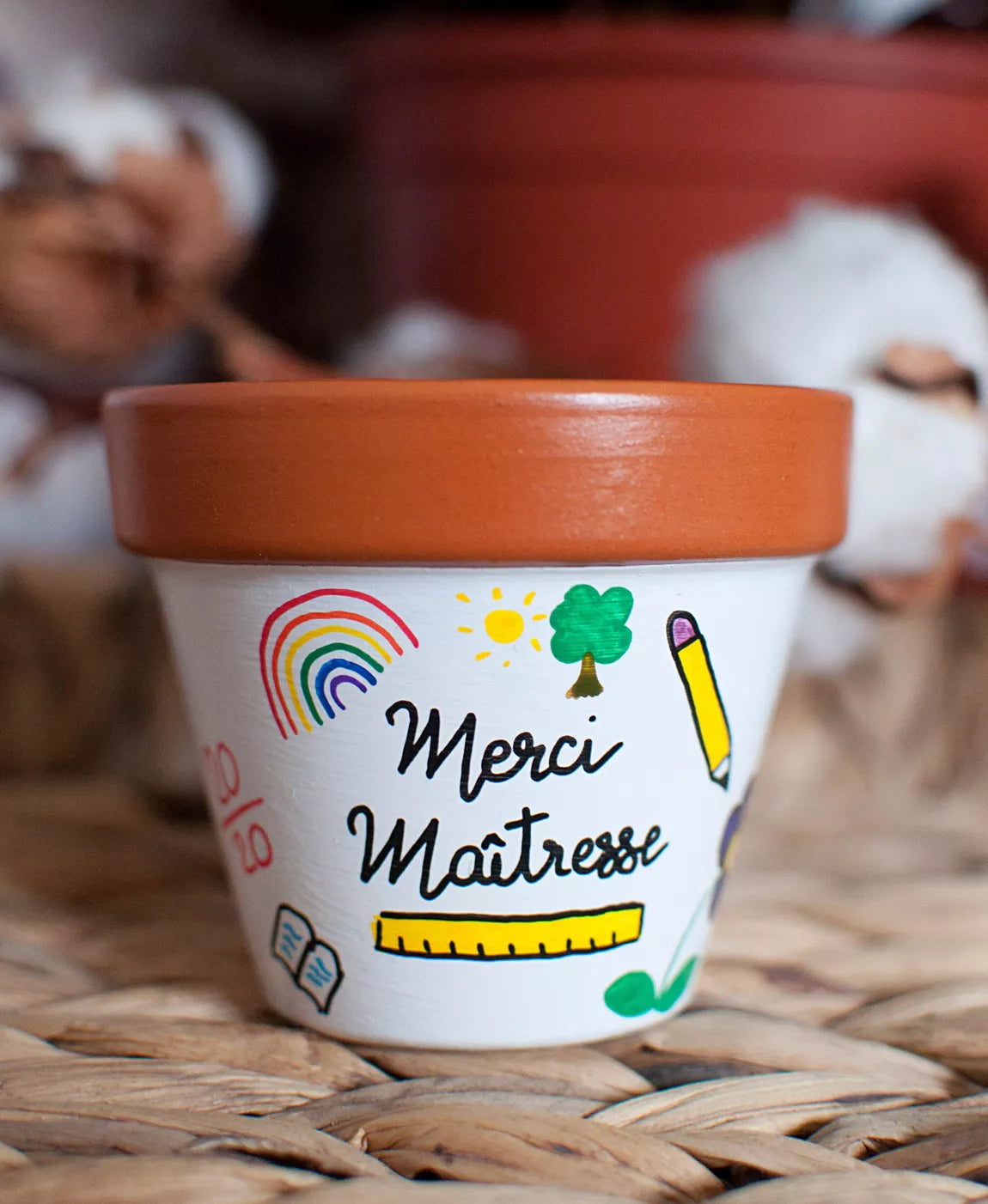 Bougie dans un pot en terre cuite - Maitresse