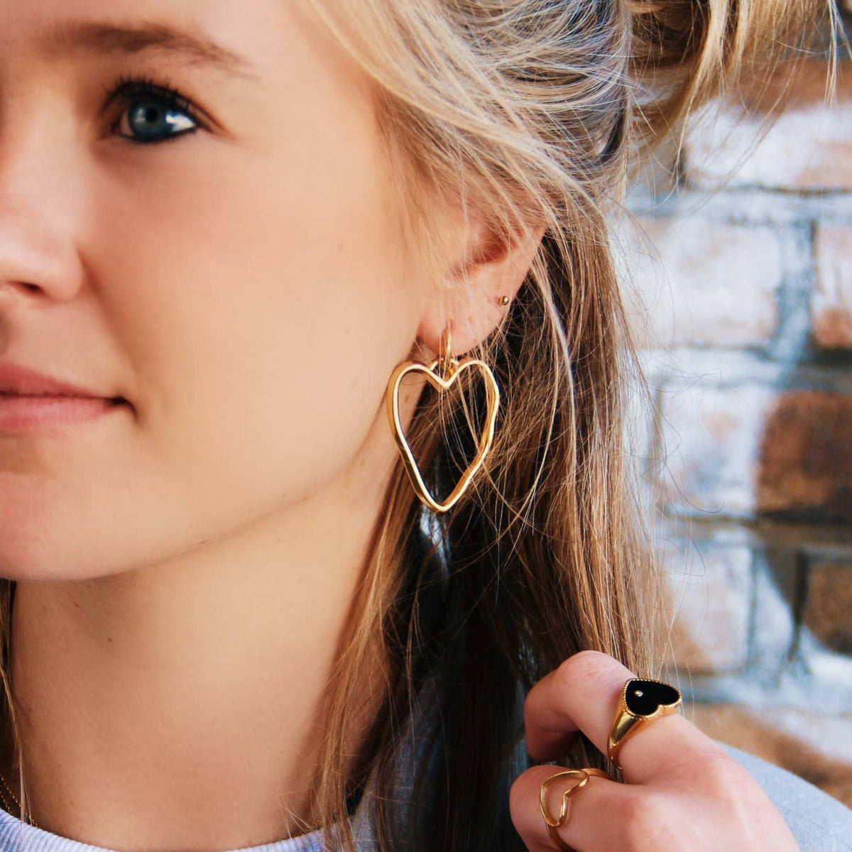 Boucle d'oreille en acier inoxydable avec cœur ouvert XL — doré