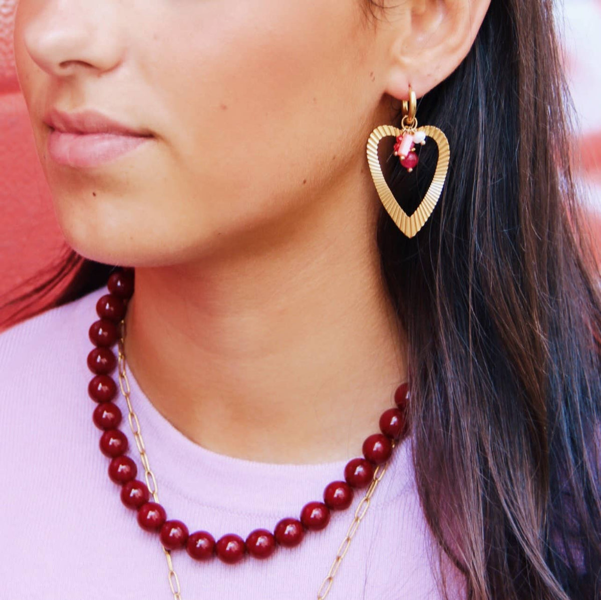 Boucle d'oreille avec un amas de pierres précieuses et un cœur ouvert XL