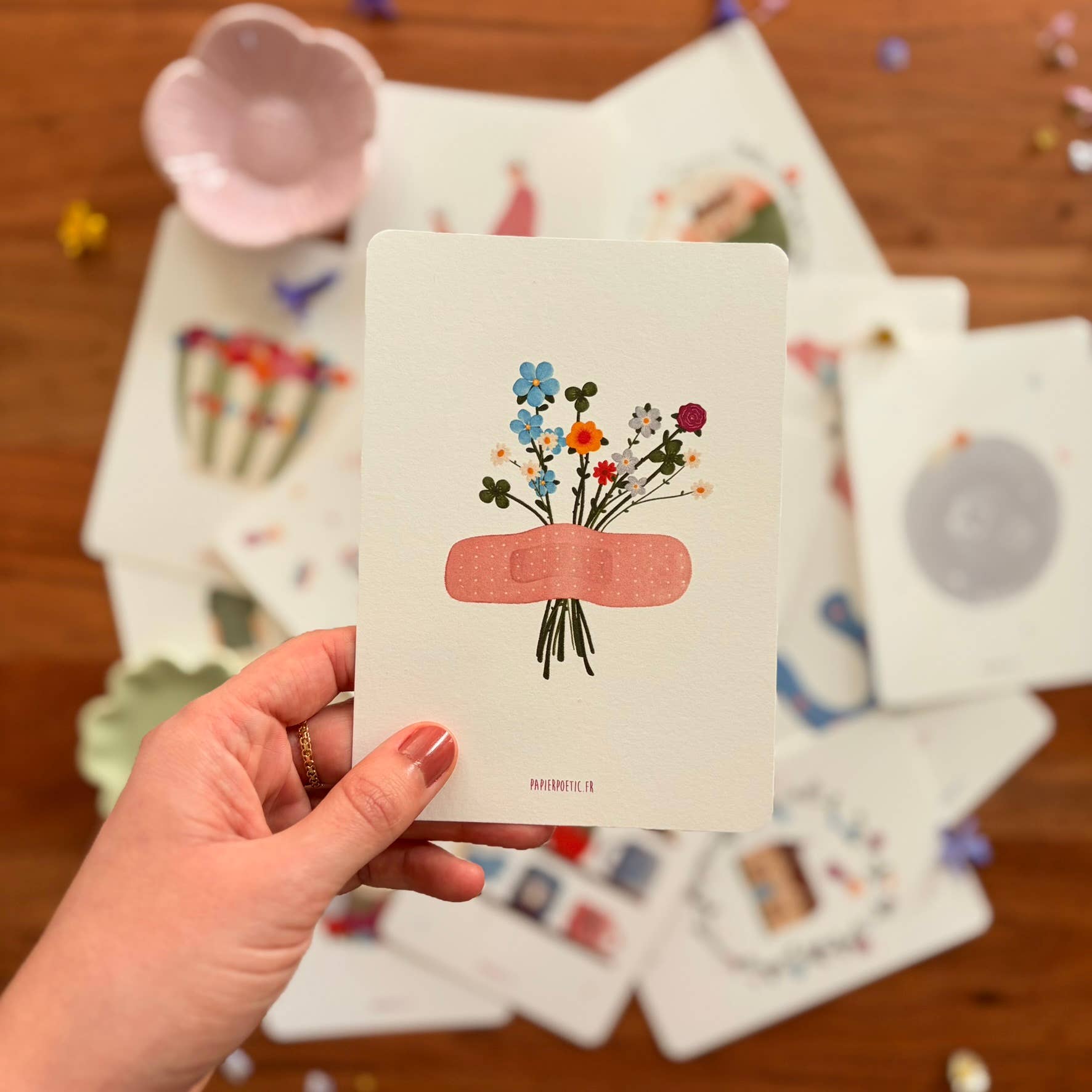 Carte Postale / Card "Pansement fleuri"