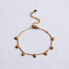 Bracelet à breloques avec mini-cœurs — doré