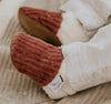 Chaussons en velours framboise