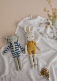 Doudou en crochet lapin ocre