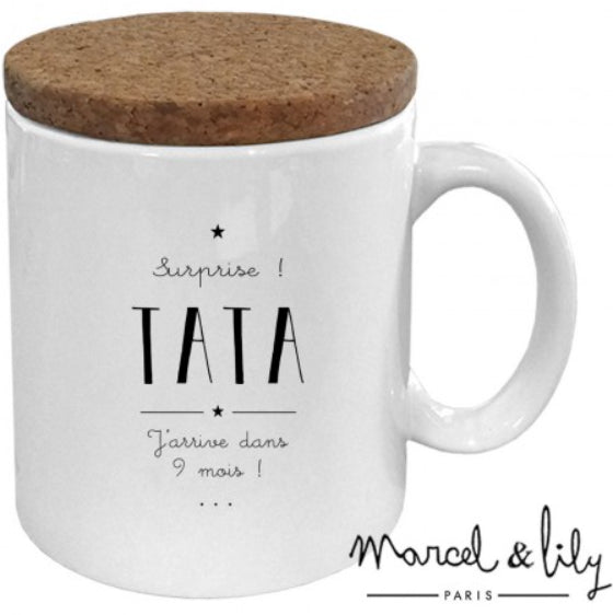 Mug avec son couvercle en liège "Surprise tata"