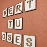 Lettres en relief en bois Scrabble "personnalisé"